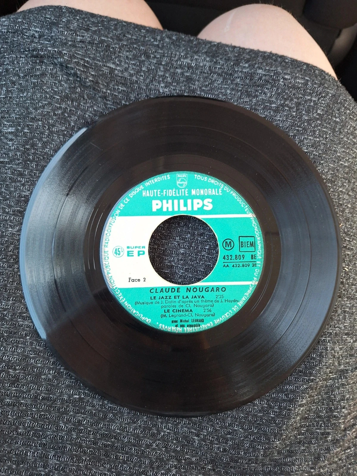 45 RPM Vinyl Record Claude Nougaro Le Jazz et la Java – photo 4